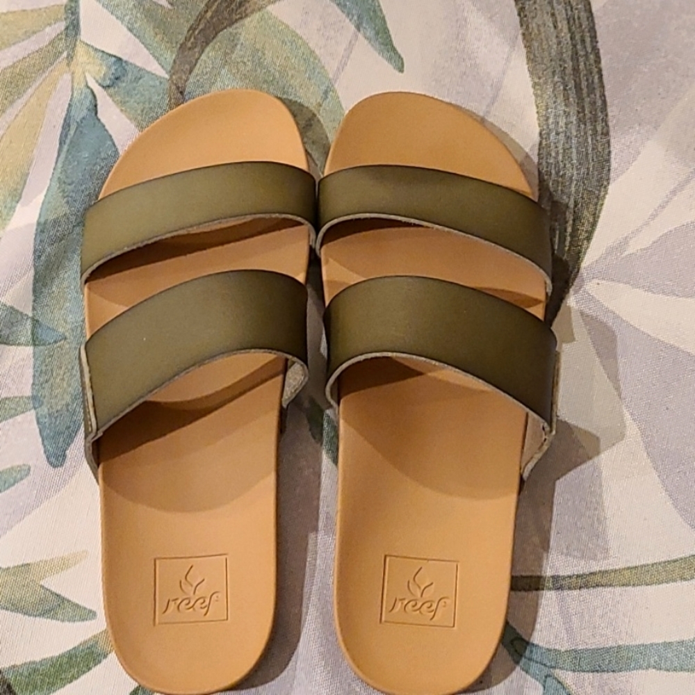 Reef sandals size 8 .Never been worn!with rubber sponge outsole, in olive green.